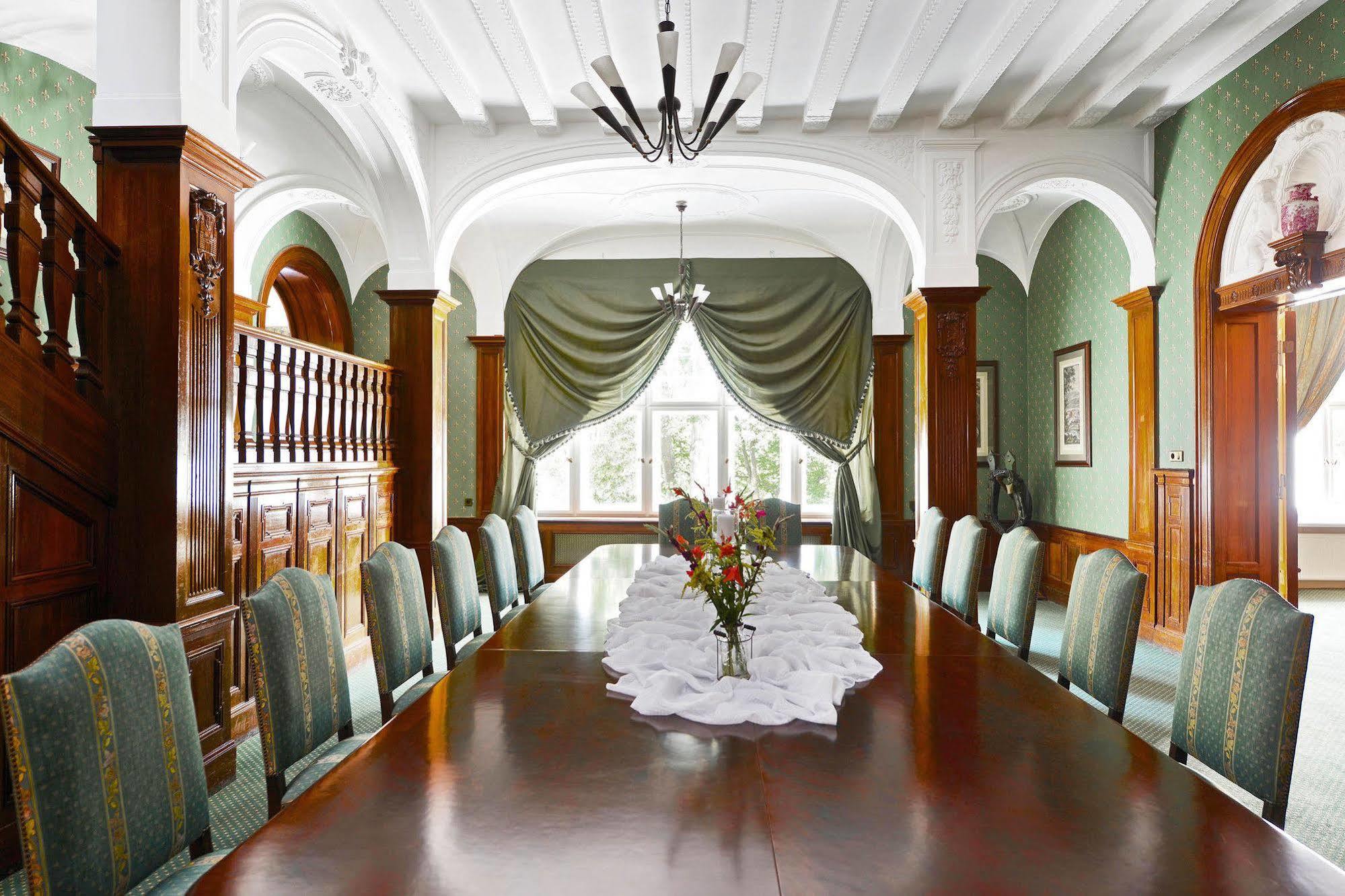Schlosshotel Villa Westerberge Aschersleben Dış mekan fotoğraf