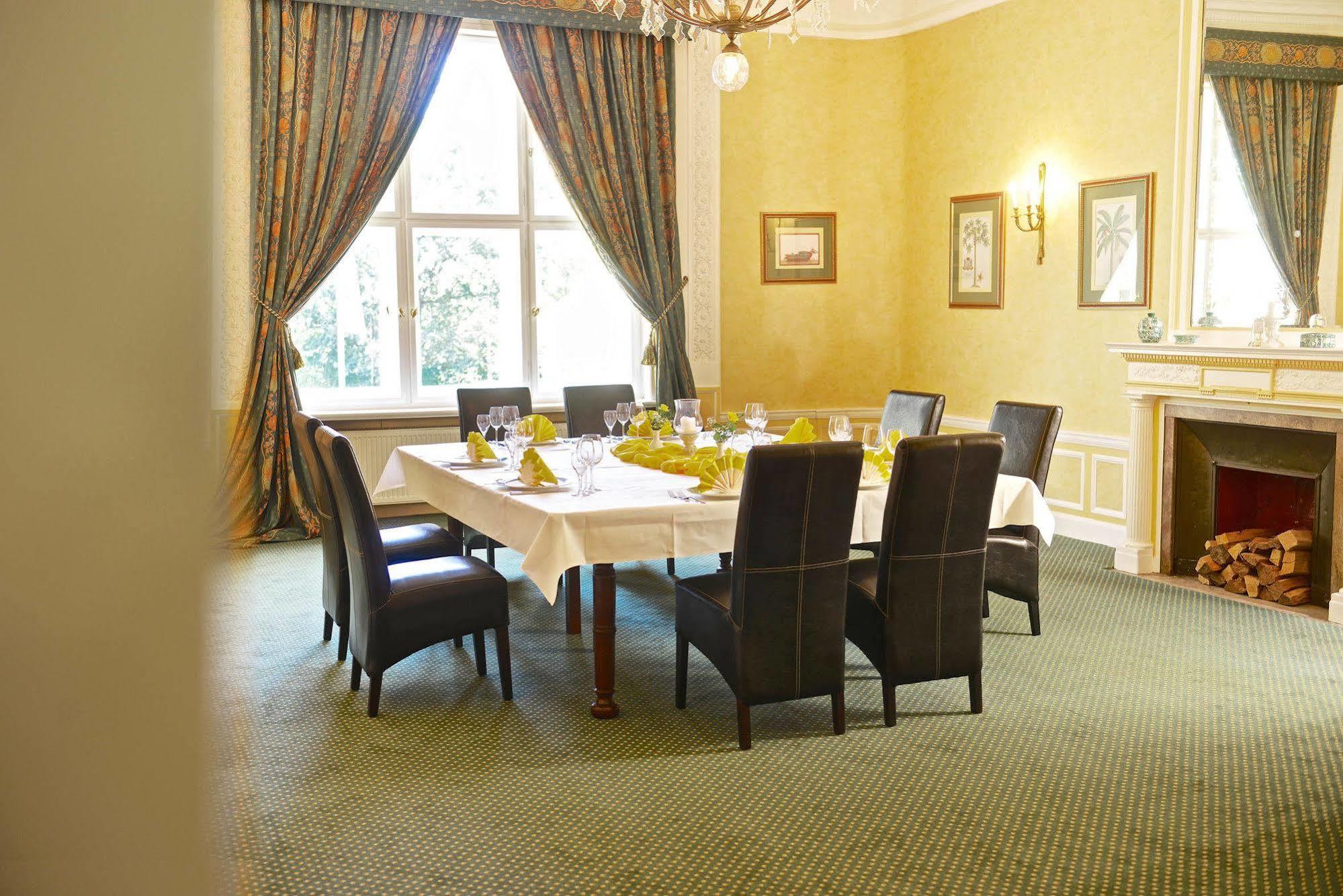 Schlosshotel Villa Westerberge Aschersleben Dış mekan fotoğraf