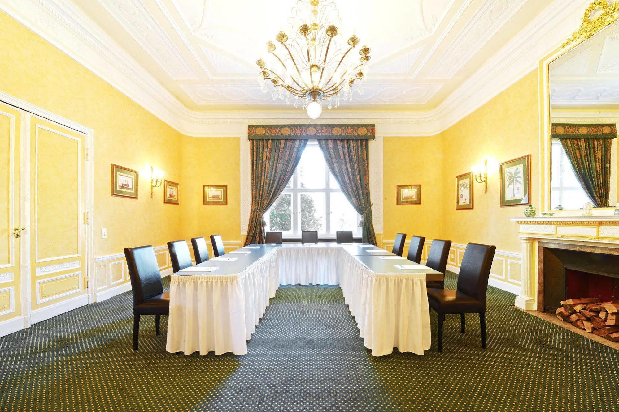 Schlosshotel Villa Westerberge Aschersleben Dış mekan fotoğraf