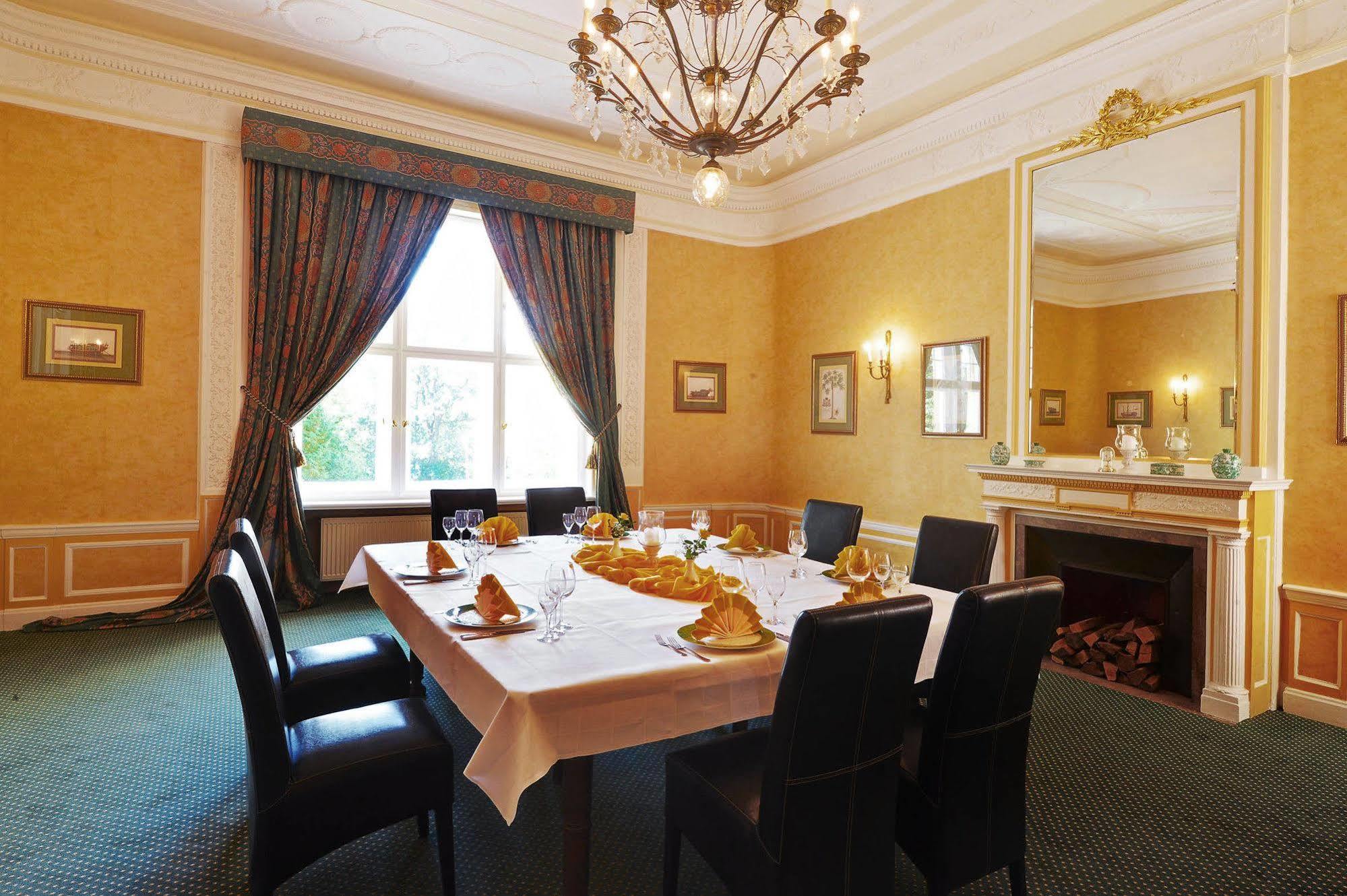 Schlosshotel Villa Westerberge Aschersleben Dış mekan fotoğraf
